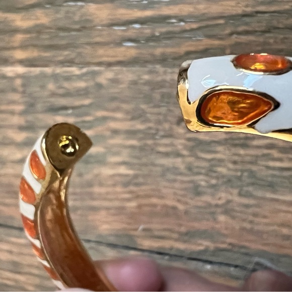 VTG. Kenneth Jay Lane Giraffe Enamel Magnetic Cuff Barcelet - Picture 5 of 5